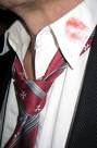 lipstick-collar