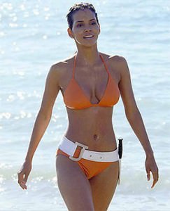 halle-berry-beach