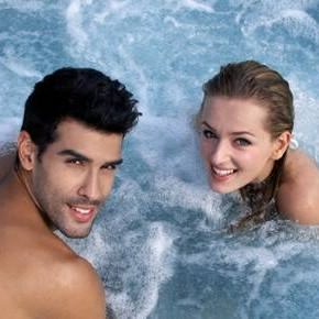 couple hot tub 3