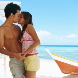 couple kissing 27