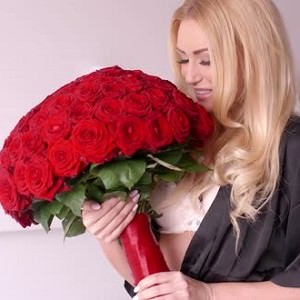 woman flowers 2