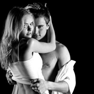 couple hugging 3
