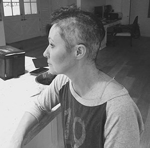shannen doherty shaved head
