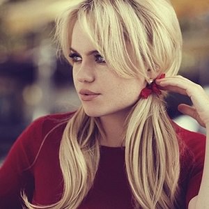 woman blonde 2