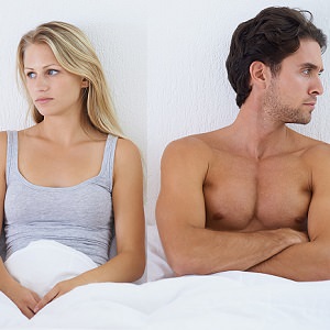 couple-bored-bed