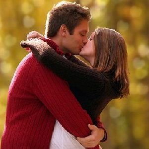 couple-kissing-29